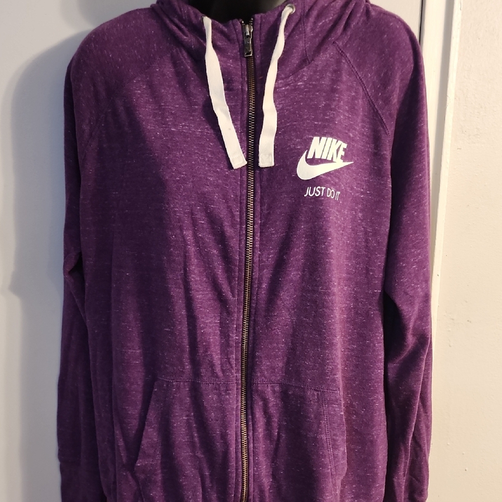 Nike Purple Jacket for Stylish Comfort - Picture 2 of 4